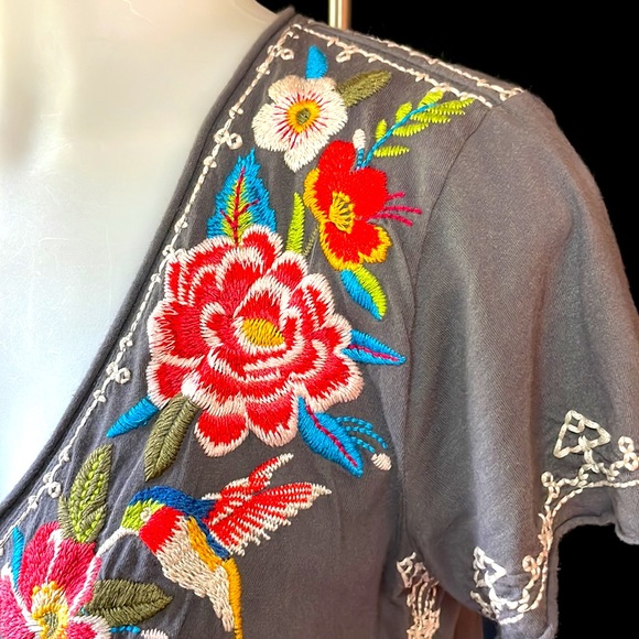 V-Neck Johnny Was Embroidered Tee with Slit Sides - Picture 4 of 7